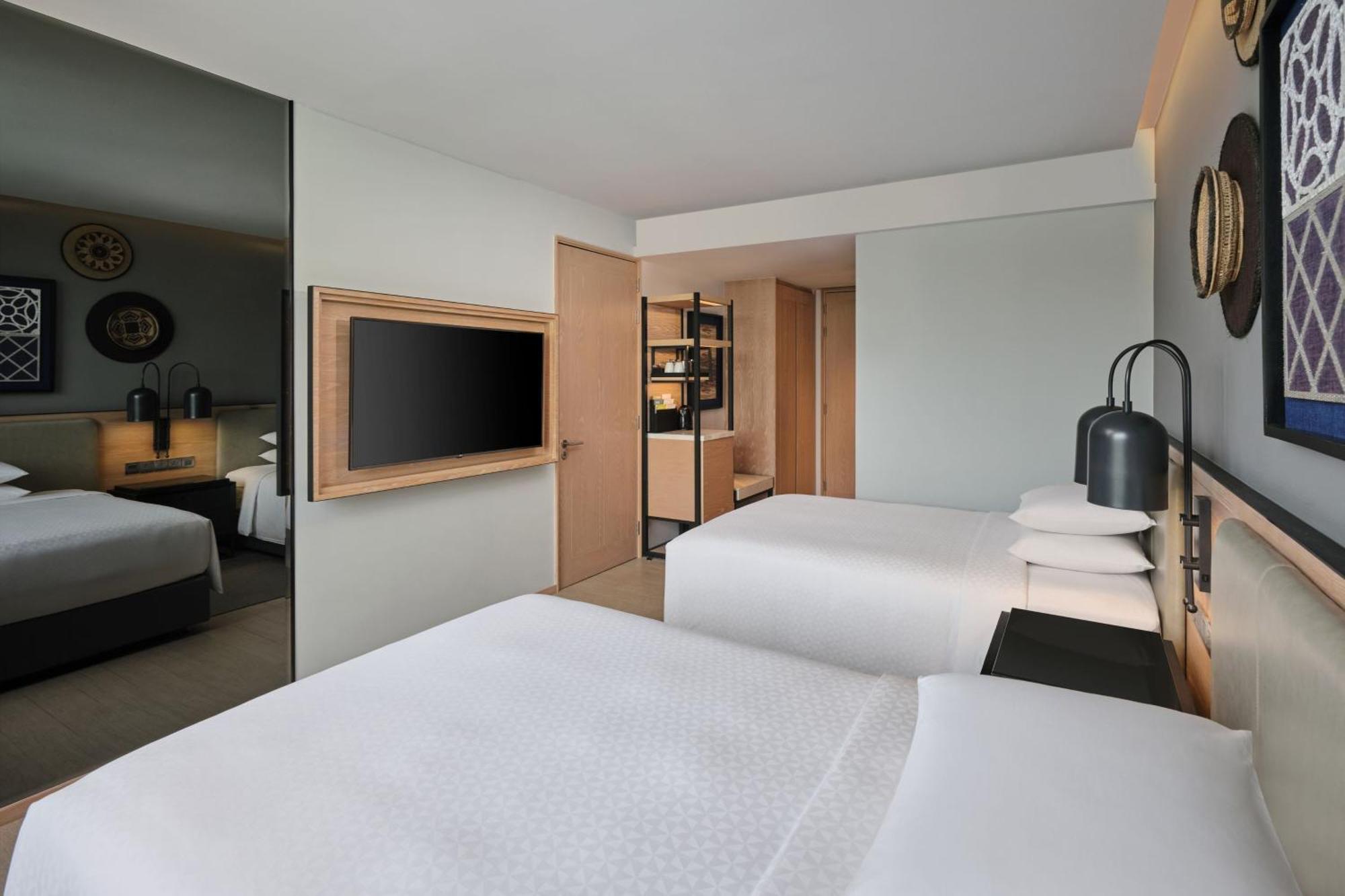 Four Points By Sheraton Phuket Patong Beach Resort Екстериор снимка
