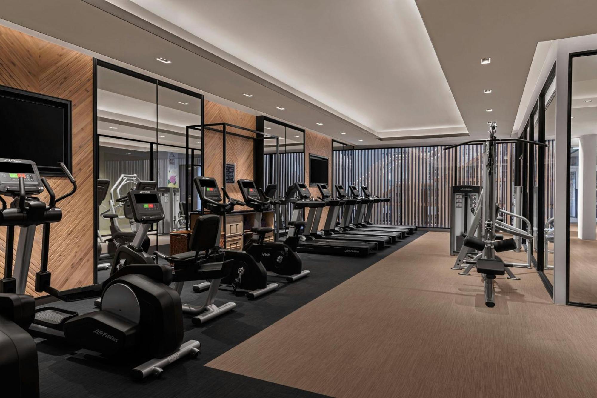 Four Points By Sheraton Phuket Patong Beach Resort Екстериор снимка